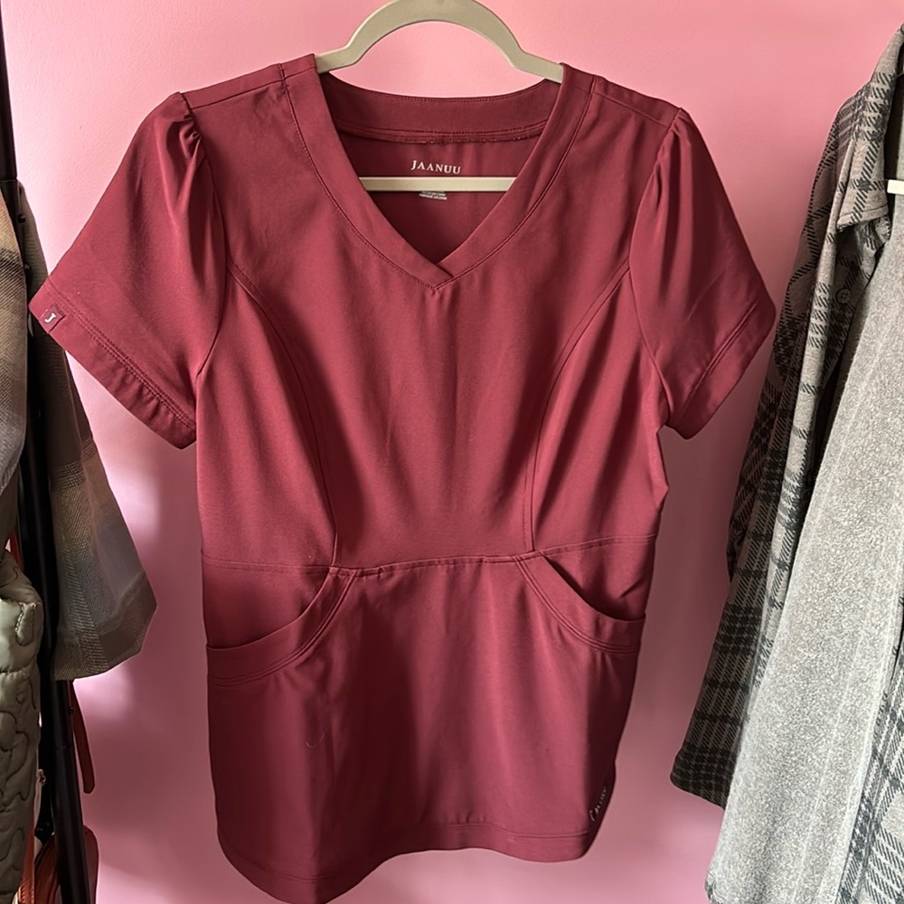 Jaanuu scrub top